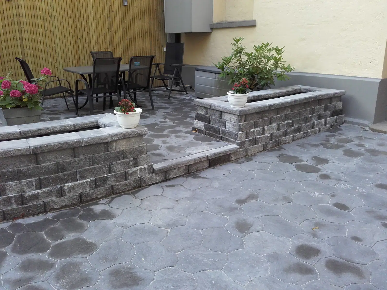 Terrasse med plantekasser