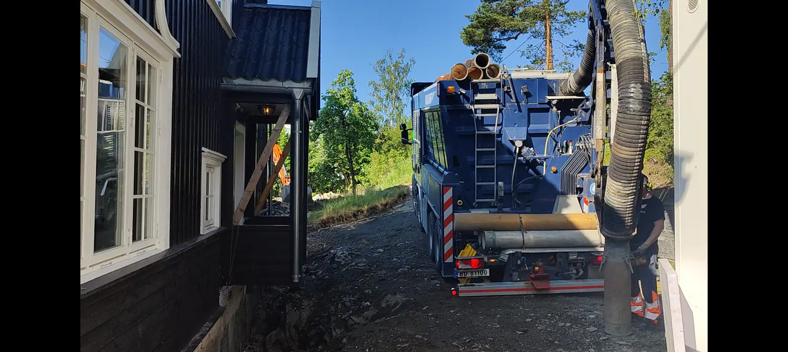 Sugebil på trang tomt — drenering